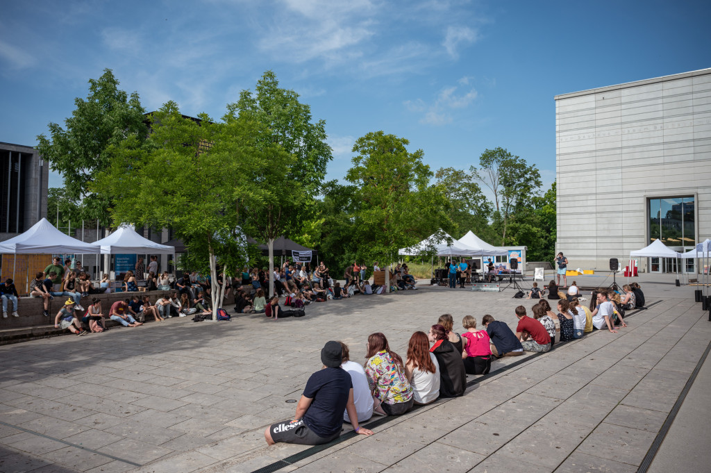 Begrüßung auf dem Stephane-Hessel-Platz