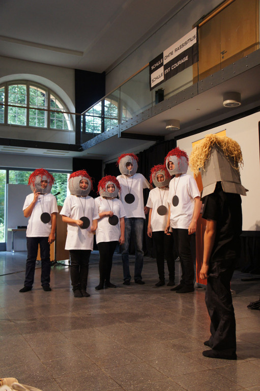 Theatergruppe auf der Auftaktveranstaltung