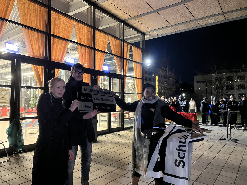 Feierliche Übergabe des Schildes