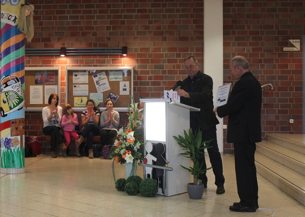 Urkunde 20 Jahre als Schule ohne Rassismus - Schule mit Courage