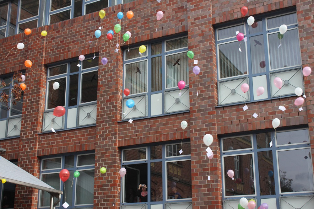 Luftballonaktion - Wünsche steigen zum Himmel 