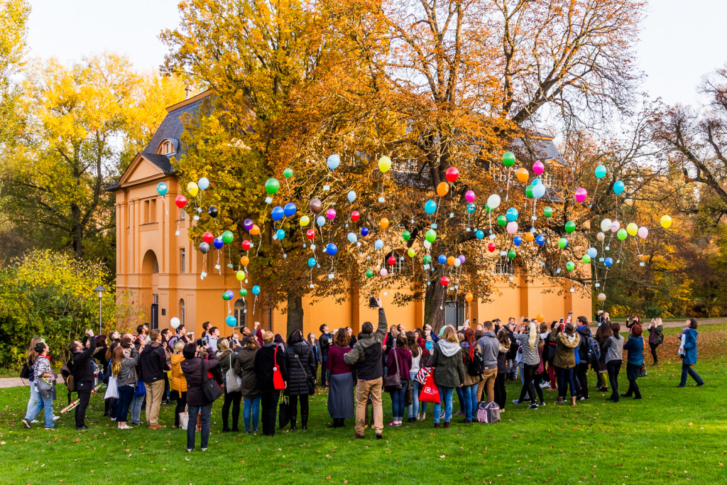 Luftballon-Aktion zum Hinschauen